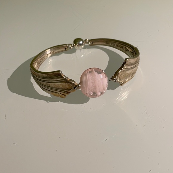 silver bracelet with pink glass and magnetic clasp - Picture 1 of 3